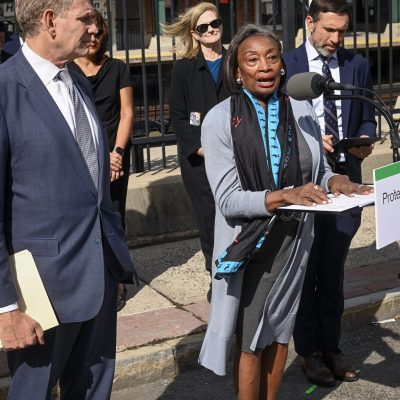 MTA Chair & CEO Janno Lieber and New York State Senate Majority Leader Andrea Stewart-Cousins announce the next phase of a major climate resiliency project to protect the Metro-North Hudson Line at Hastings-on-Hudson on Wednesday, Sep 23, 2026.

(Marc A. Hermann / MTA)